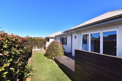 Point Bulli Hotels in Woonona