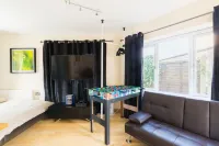 Umbrella Properties Apartment Birmingham Hotels in Hopwood