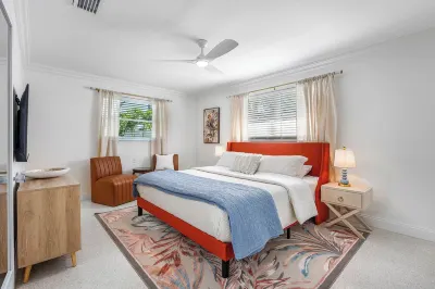 Welcome to Manatee Inn, a charming and cozy getaway located in Jupiter,Fl