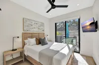 Luxury Balcony/Yard/Grill- Downtown, New Townhome!