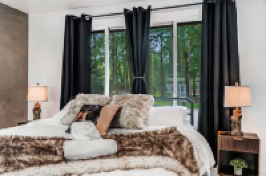 Cozy Ranch by the Lake w/Hot Tub in the Mountains