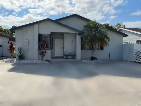 Amazing & Cozy Duplex Near Zoo Miami !