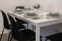 2 Bedroom Apartment-Free Parking Hotels in Wishaw