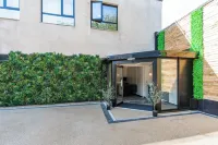 Above Hotels Các khách sạn gần Burnley Miners Social Club