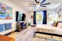 Modern 3bd3bth w/ misters, pool/spa, pool table, kayaks/pedal boat/bikes/fishing