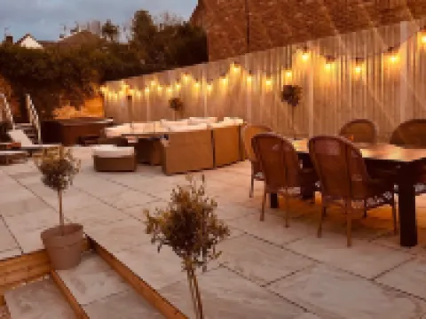 Luxury House Sleeps 14 with Secret Bar Near Bath Hotels in Warminster