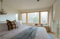 Modern A Frame, Prime Location, 6-Acres, Fire Pit, Hot Tub, King Bed, Pets Ok