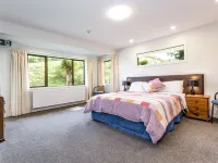 Hunters Moon Hotels in Mosgiel