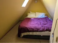 Castle Apt. Redmond / Woodinville, King Queen with AC, WiFi, close to everything Hotels in Cottage Lake