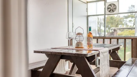 Daebudo Sketch Pension Отели рядом с достопримечательностью «365 대부도 캠핑시티»