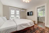 NJ Suburban Retreat - Direct train to NYC - Train station half a mile walk!! Hotels in City of Orange