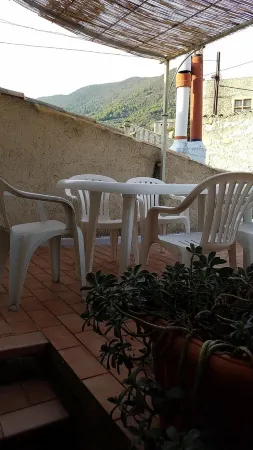 Townhouse in Center of Nyons storage for cycling &/or climbing equipment Отели в г. Ньон