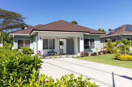 Draxhall Beach Access Gated Community Full Air Con