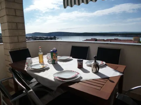 Red Jadro apartment, 250 from the sea, with 32m2 terrace