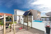 Top floor Apartment LiJan °4 with Heated  Pool & sea view