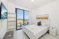 By the Beach - Emerald Seaview Villa - Beach