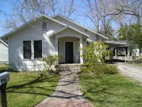 The Barta bungalow in Shiner