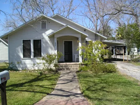 The Barta bungalow in Shiner