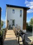 Romantic Family Lake front Cabin getaway 45 min W of Edmonton. 5 star cabin.