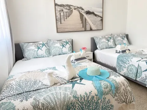 Villa Casa di Mare in Isabela 5-bedroom Private Pool 5 minutes to Jobos Beach