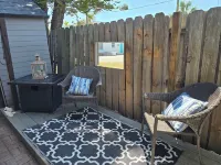 Cozy 2 Bedroom Unit, Just Minutes to the Beach