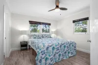 Welcome to the scallop shack! Newly renovated and on the water in Crystal River!