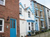 Cosy Cottage in Staithes. North Yorkshire Moors Coast. Weekend Breaks Available