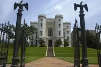 SUPER SUMMER SAVINGS!!  Cool and Eclectic , Perfect Downtown Spot minutes to LSU