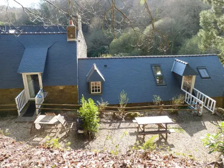 Concarneau, Former Mill of Kérangoc, in the countryside, near the ocean, Wifi Отели в г. Мелгван