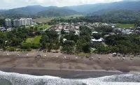 Cozy 2-bedroom condo with AC and WiFi in amazing Jaco, 300m from the ocean