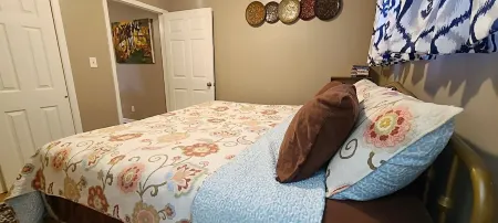 The Jackie O ~ One Bedroom Relaxing Retreat Отели в г. Дейтон