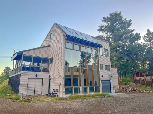 New listing! Modern ski retreat 2min to skiing! Dog friendly! 4bed3bath hottub Hotels in Angel Fire