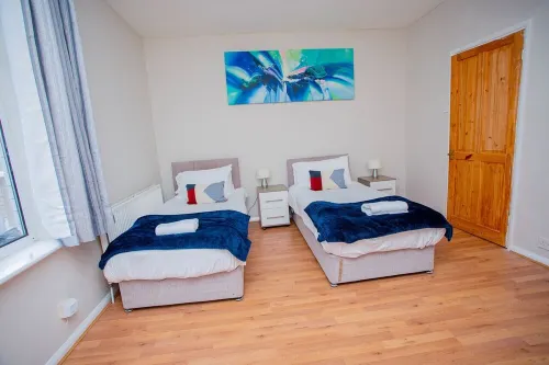 cosy ,spacious ,clean 3 bed house,10miuntes walk from town centre