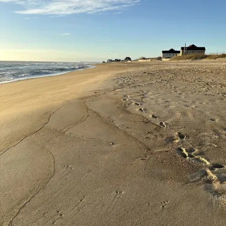 Beachfront 5-Bedroom Family-Friendly Vacation Home with Hot Tub! Sleeps 12
