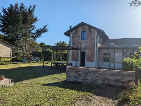 Jolie Maison en Briquettes Dans les Landes à 20 Minutes de L'océan Отели в г. Понтан-Ле-Форж