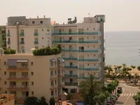 Apartment with terrace and views of the sea, town and mountains