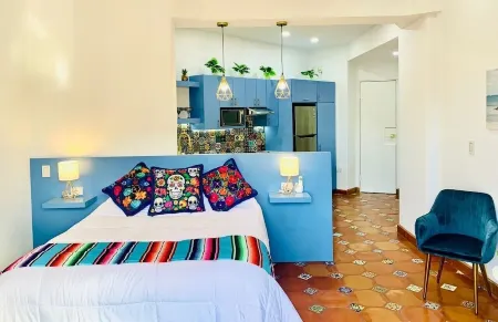 New Remodel / Spanish Chic Suite on the Cabo Marina Отели рядом с достопримечательностью «Los Cabos Whale Shark»