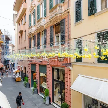 JOIVY Bright 2BR flat with Parking in Rapallo Centre