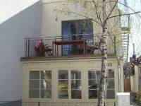 Comfortable 4-Star Roof Terrace Apartment, Quiet and Central, 4 Adults + 1 Baby فنادق في فارنيموند