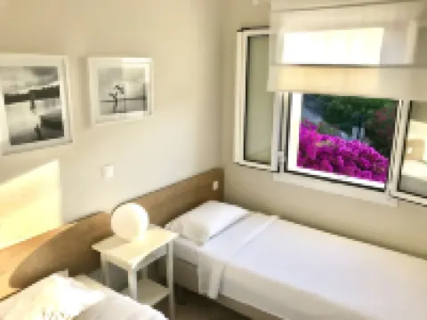Armonia Villa, Stunning views, private pool, peaceful location, sleeps 2-7