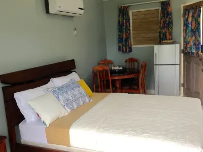 Point Studio 156 by  the beach Hotels near Jamwest Beach Park