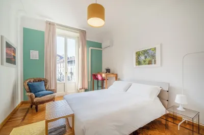 Spacious room in elegant period building with private bathroom close to the center Hotel a Porta Venezia