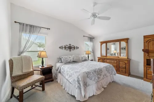 Cheerful King Bed Home in the Villages Hotels in Sumter County