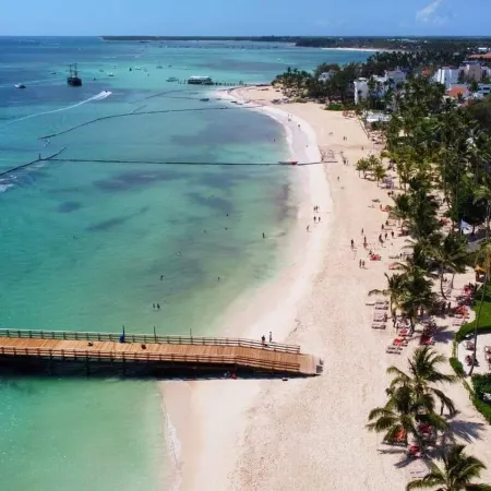 Beachfront Oversized 1 Bedroom Condo, Playa Turquesa