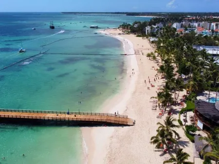 Beachfront Oversized 1 Bedroom Condo, Playa Turquesa