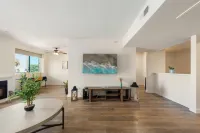 The Iris-Marina del Rey Getaway with A/C, Fast Wi-Fi & Serene Vibes