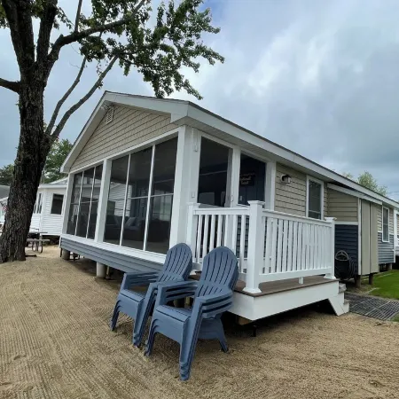 Cozy lakefront home on Ossipee Lake, w/beach, dock and amazing view. Отели в г. Оссипи