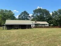 Charming 3-bedroom house with AC and WiFi in Pulaski