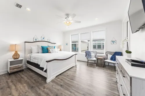 Steps from the Beach*Pool*Pier on Little Lagoon