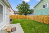 Cedar Falls Gem: Vintage Home With Modern Comforts Near Historic Downtown! Các khách sạn ở 